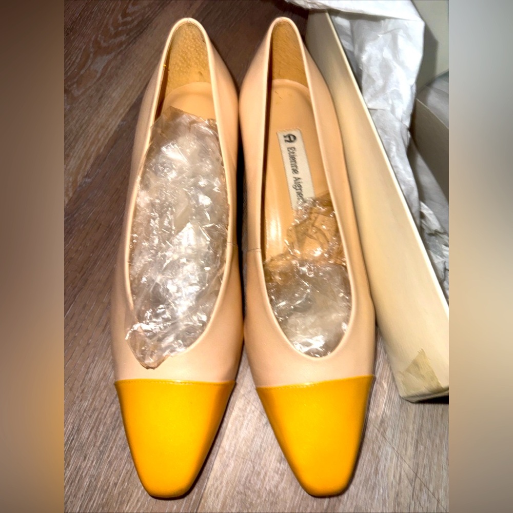 Etienne Aigner two tone almond toe block heel slip on size 10.0M w/box